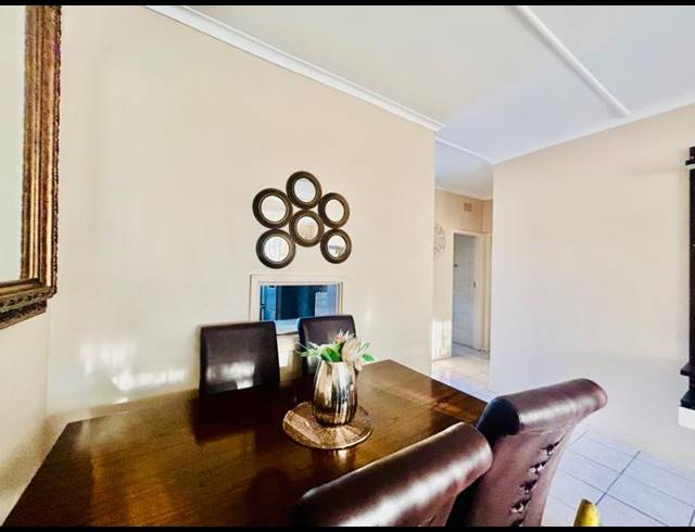 2 BEDROOM APARTMENT FOR SALE IN VANDERBIJLPARK CW 2